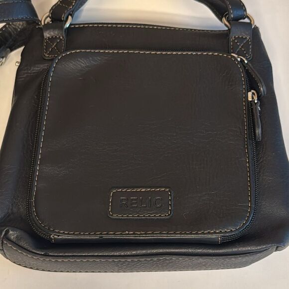Relic Black Crossbody Purse Black Adjustable Strap Pockets Infront Back & Inside - Picture 2 of 8